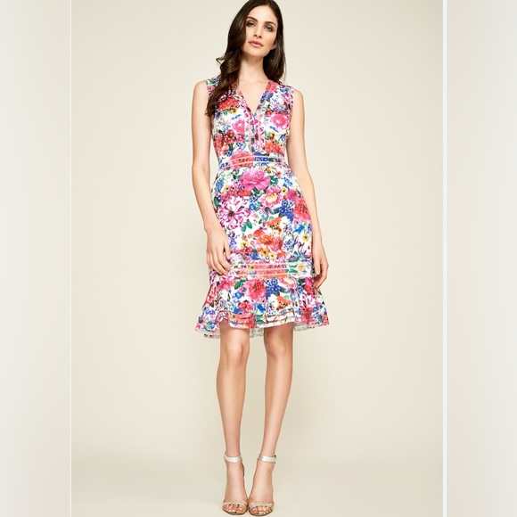 Tadashi Shoji Dresses & Skirts - Tadashi Shoji-Genesis Floral print.Hour glass .Fit and flare.Size M.